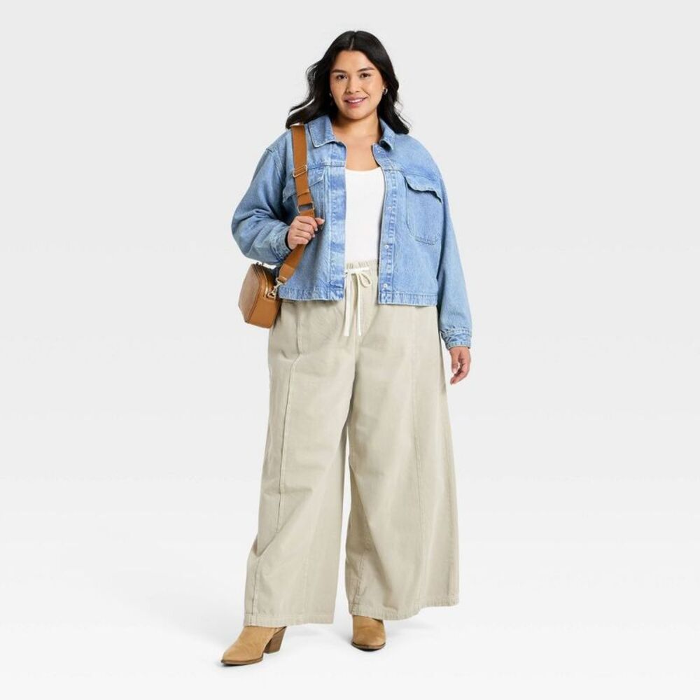 Women's Cropped Painter Denim Jacket - Universal Thread Medium Wash 2X - Picture 3 of 3